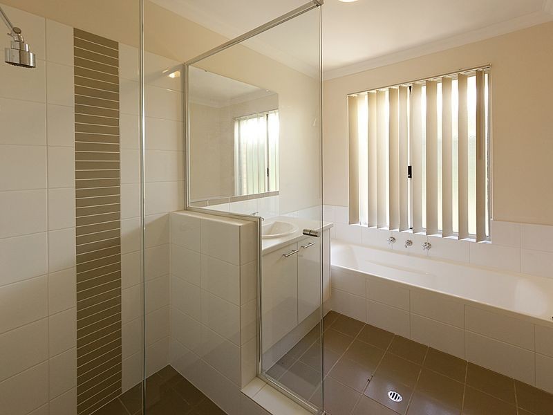 2/25 Teddington Loop, High Wycombe WA 6057