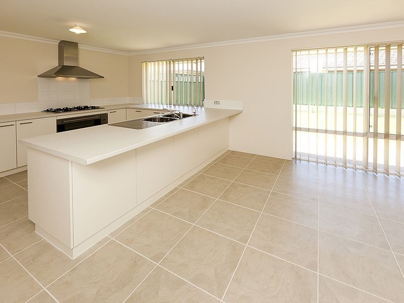 2/25 Teddington Loop, High Wycombe WA 6057