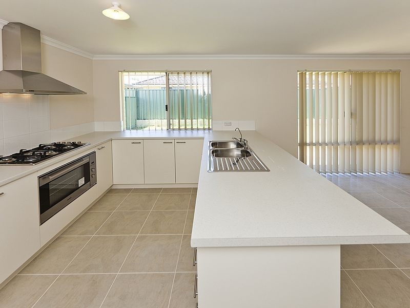 2/25 Teddington Loop, High Wycombe WA 6057