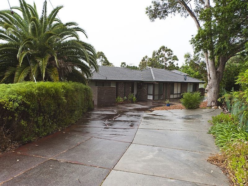 13 Barwon Street, Lesmurdie WA 6076