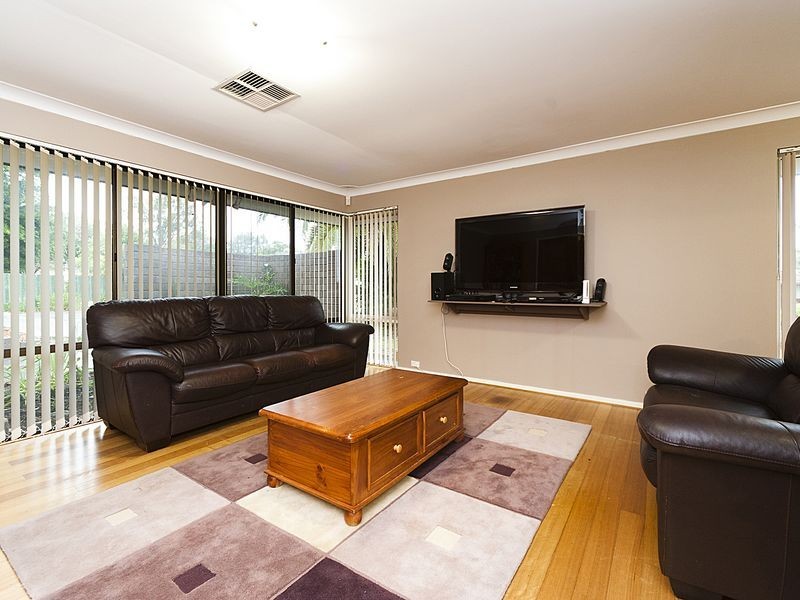 13 Barwon Street, Lesmurdie WA 6076