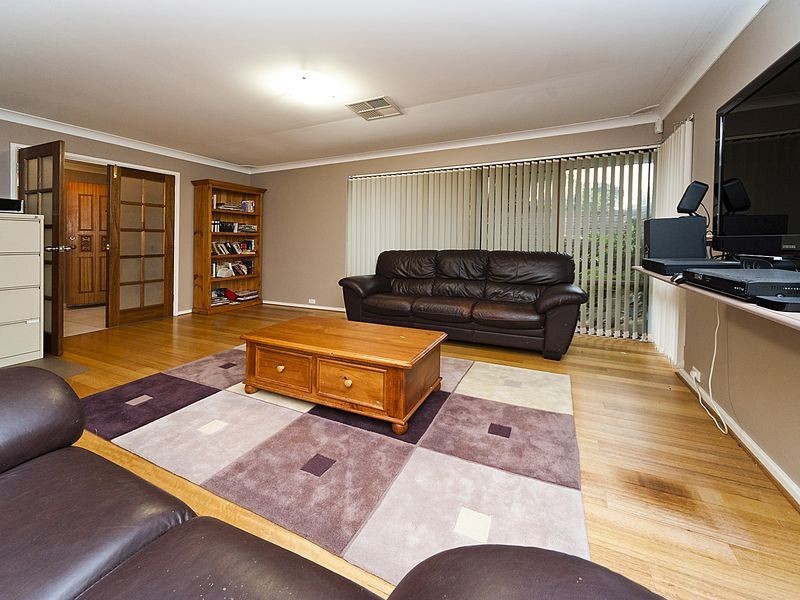 13 Barwon Street, Lesmurdie WA 6076