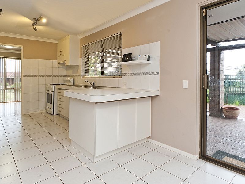 13 Barwon Street, Lesmurdie WA 6076