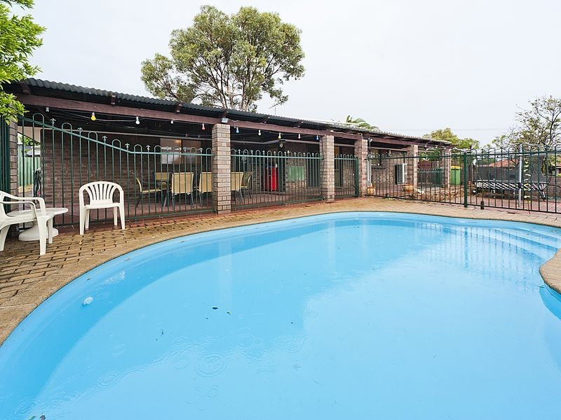 13 Barwon Street, Lesmurdie WA 6076