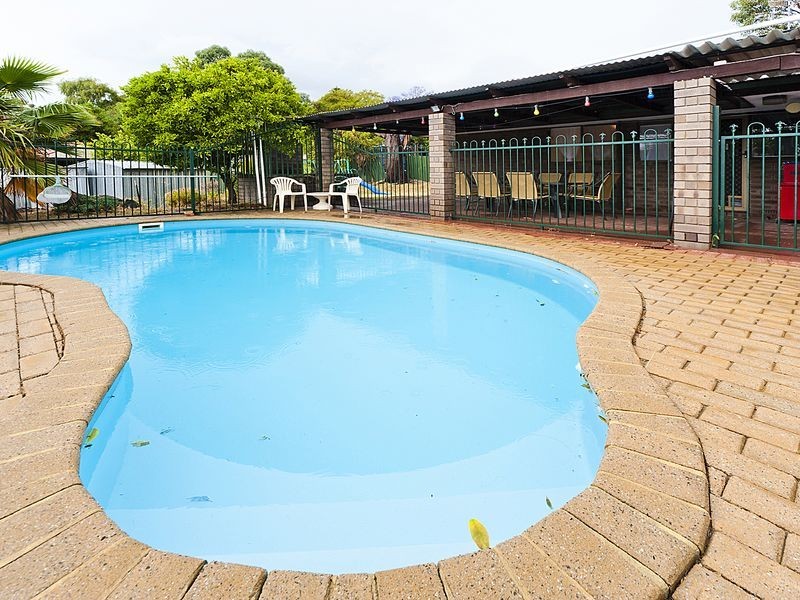 13 Barwon Street, Lesmurdie WA 6076