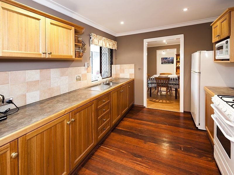 5 Guppy Road, Kalamunda WA 6076