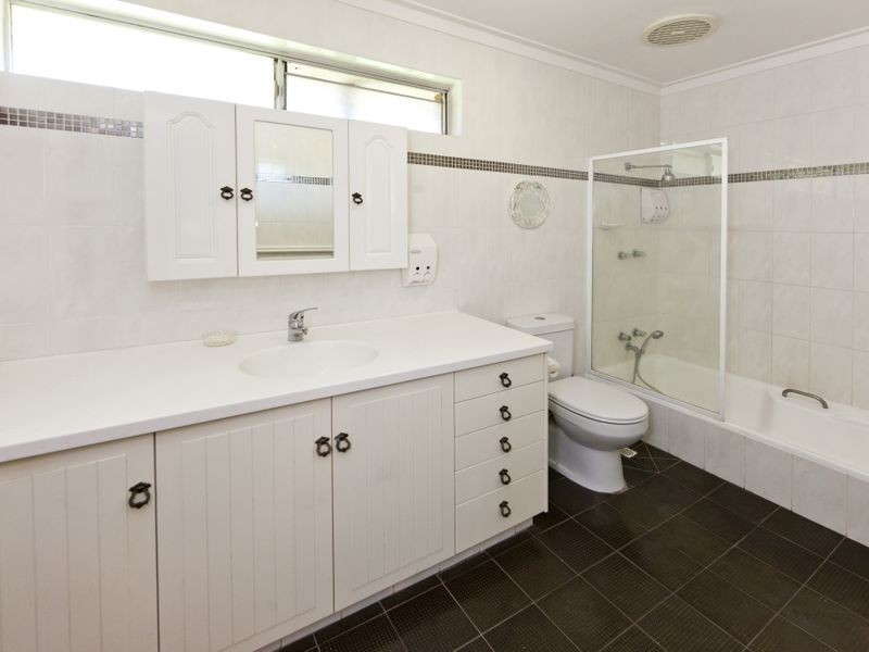 55 Watsonia Road, Gooseberry Hill WA 6076