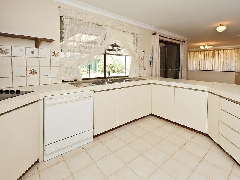 3 Sparrow Court, High Wycombe WA 6057