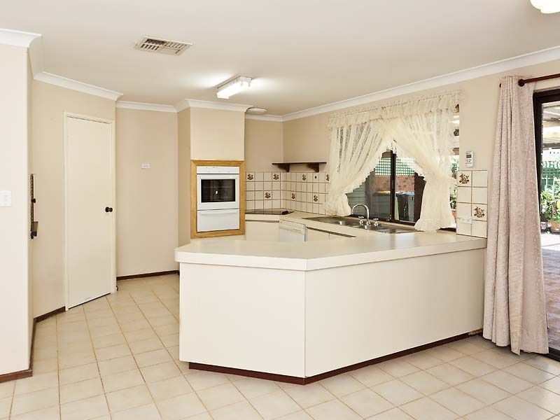 3 Sparrow Court, High Wycombe WA 6057