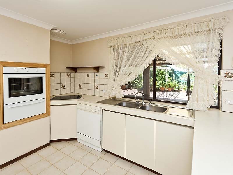 3 Sparrow Court, High Wycombe WA 6057