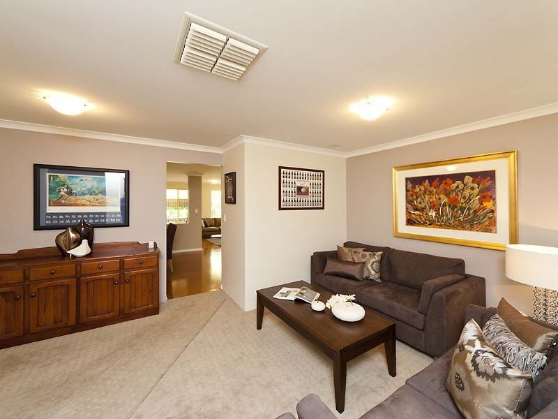 11 Sapphire Way, Maida Vale WA 6057