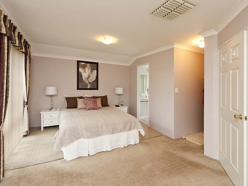 11 Sapphire Way, Maida Vale WA 6057