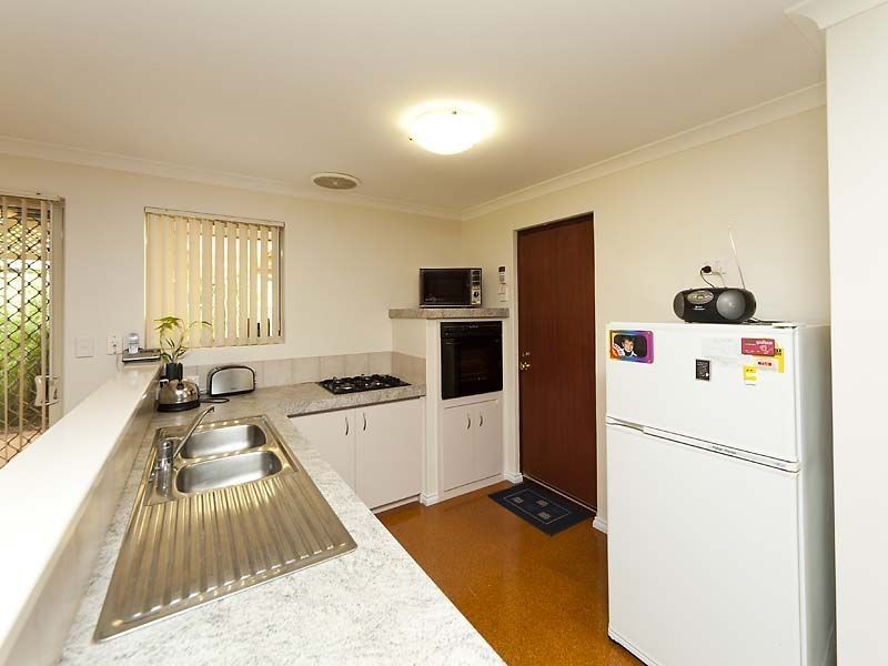 11 Sapphire Way, Maida Vale WA 6057