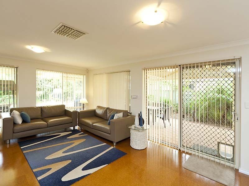 11 Sapphire Way, Maida Vale WA 6057