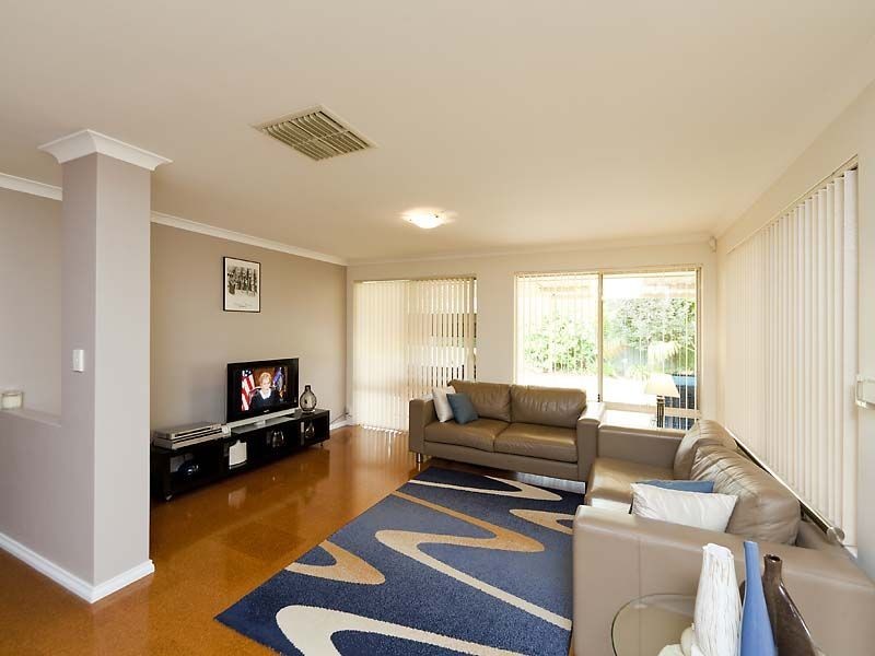 11 Sapphire Way, Maida Vale WA 6057