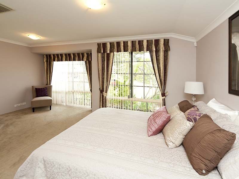 11 Sapphire Way, Maida Vale WA 6057