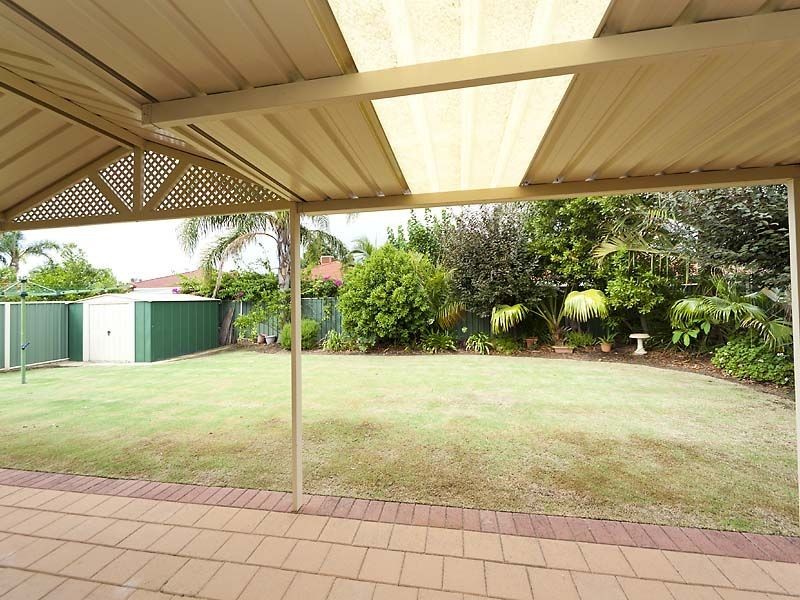 11 Sapphire Way, Maida Vale WA 6057