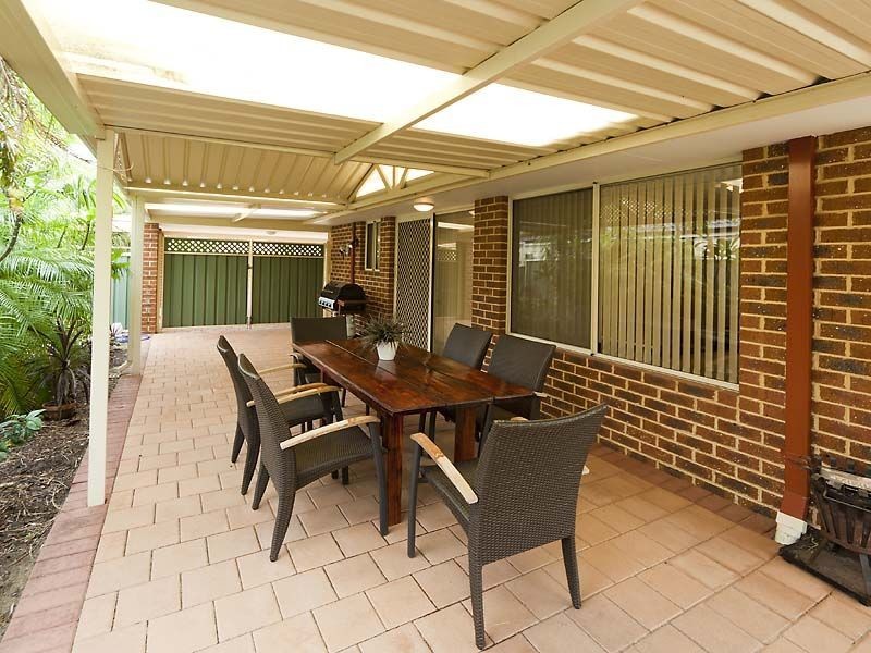 11 Sapphire Way, Maida Vale WA 6057