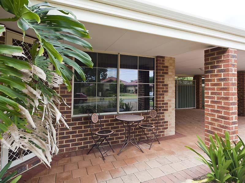 11 Sapphire Way, Maida Vale WA 6057