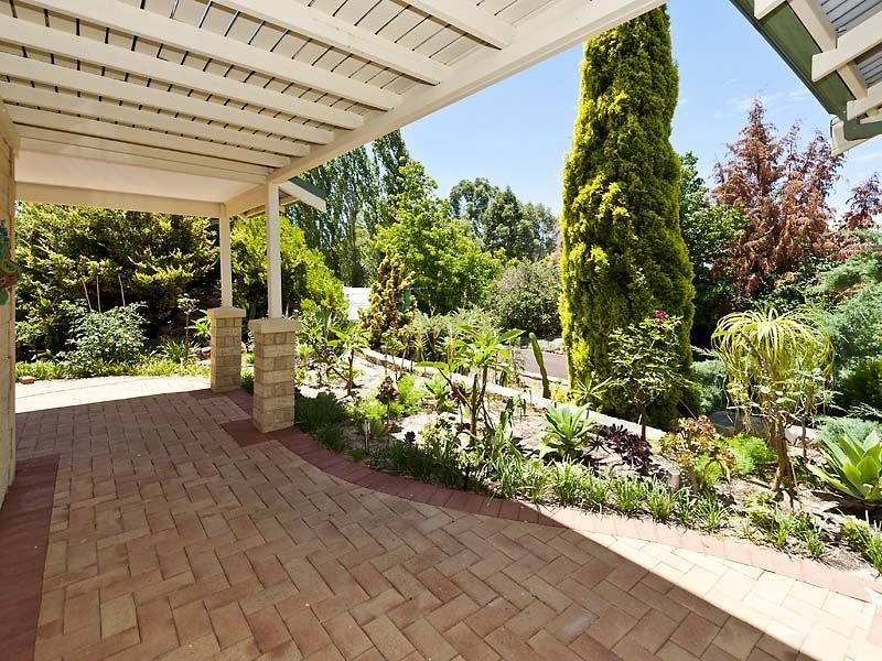 20 Christina Place, Lesmurdie WA 6076