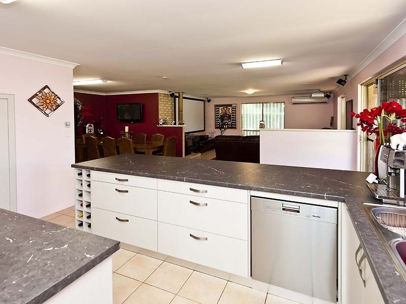 20 Christina Place, Lesmurdie WA 6076