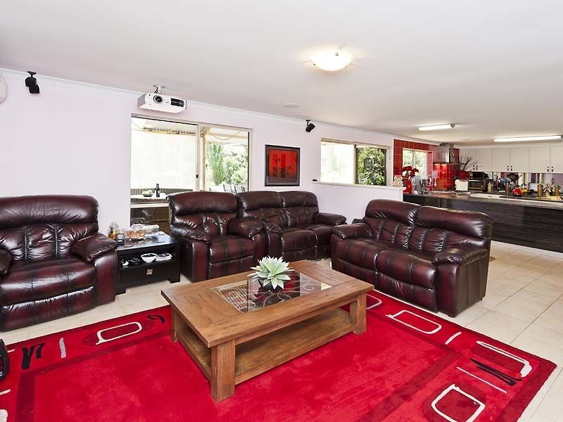 20 Christina Place, Lesmurdie WA 6076