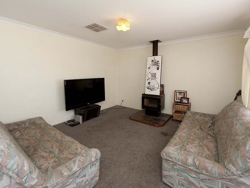 15 Golden Crescent, High Wycombe WA 6057