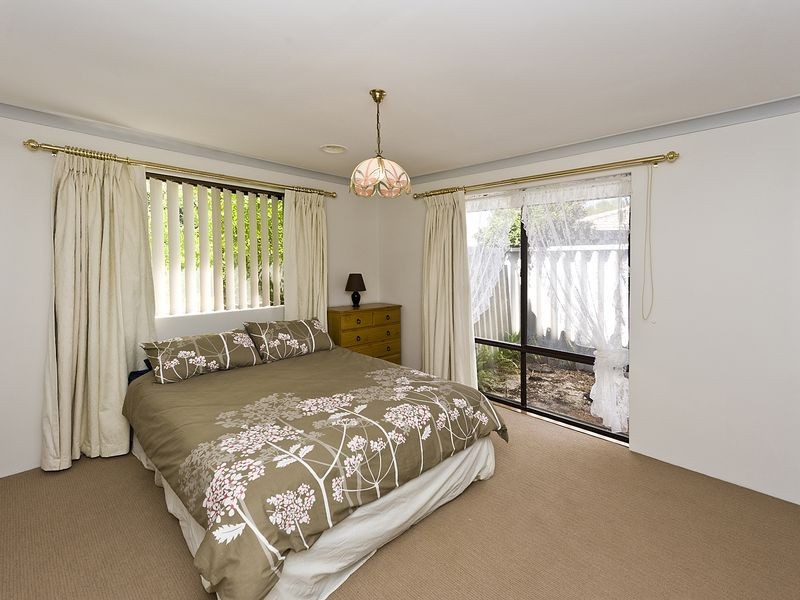 4 Snipe Crt, High Wycombe WA 6057