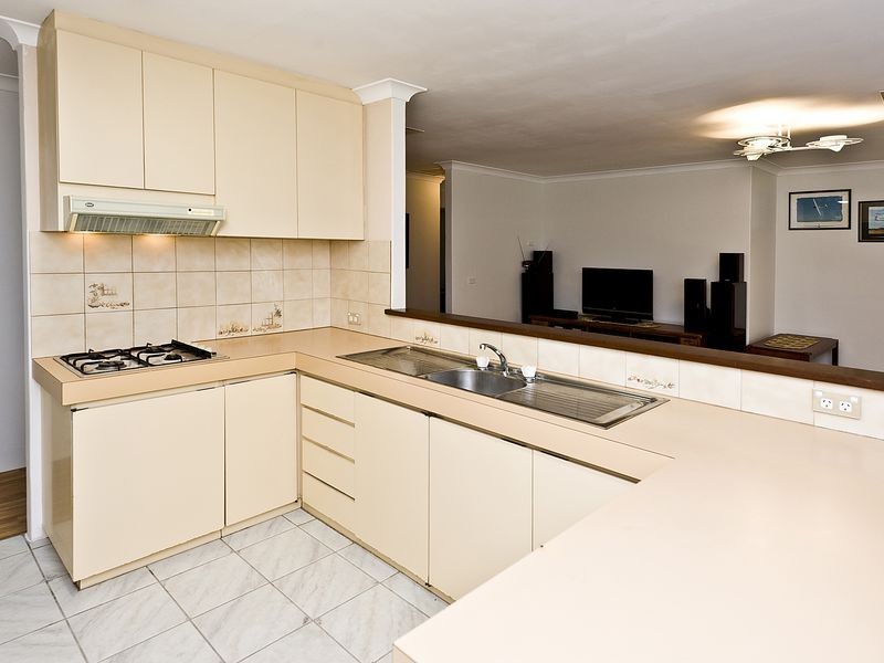 4 Snipe Crt, High Wycombe WA 6057