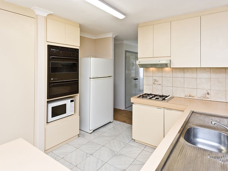 4 Snipe Crt, High Wycombe WA 6057