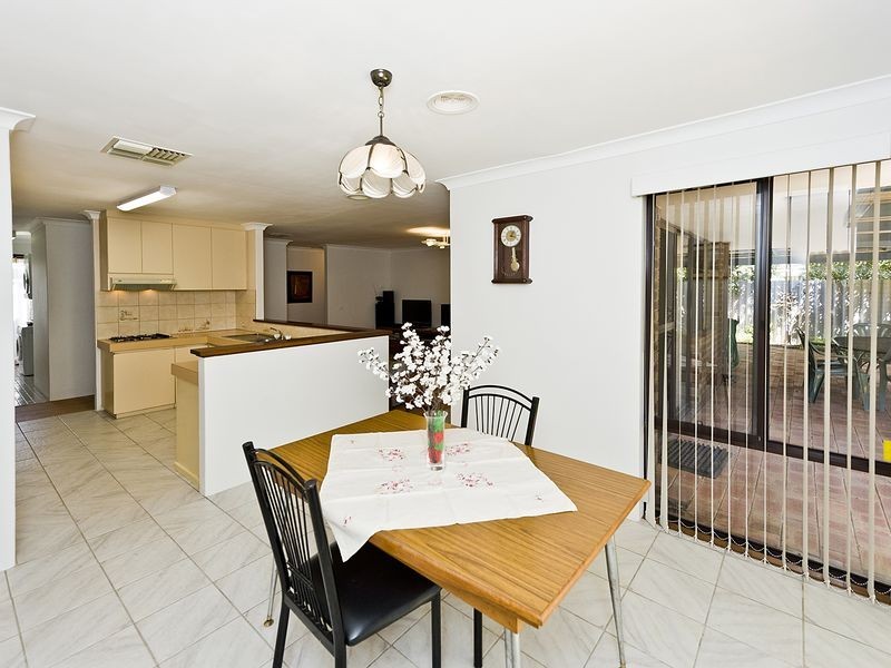 4 Snipe Crt, High Wycombe WA 6057