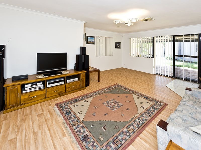 4 Snipe Crt, High Wycombe WA 6057