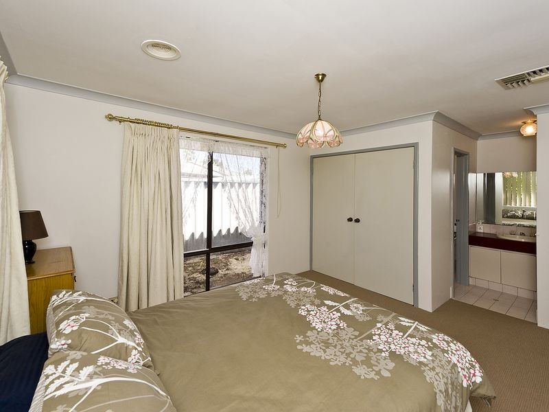 4 Snipe Crt, High Wycombe WA 6057