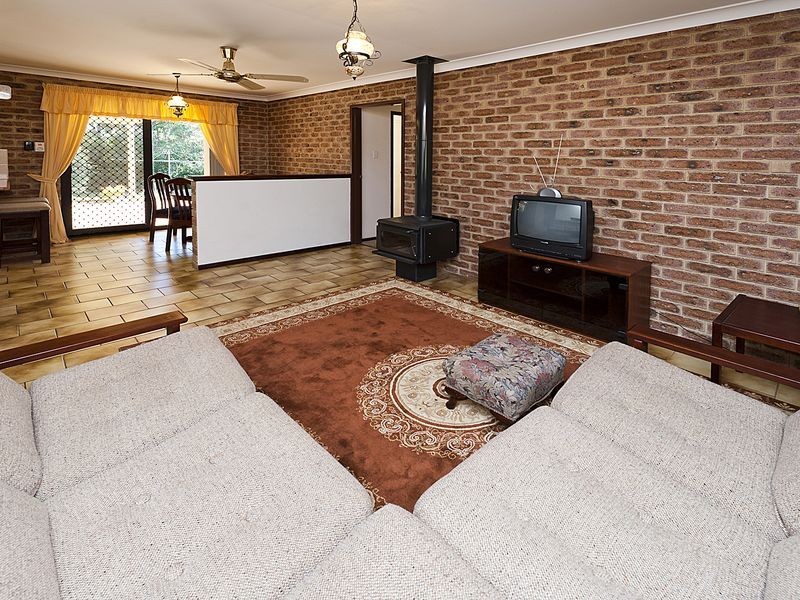 19 Landers Road, Lesmurdie WA 6076