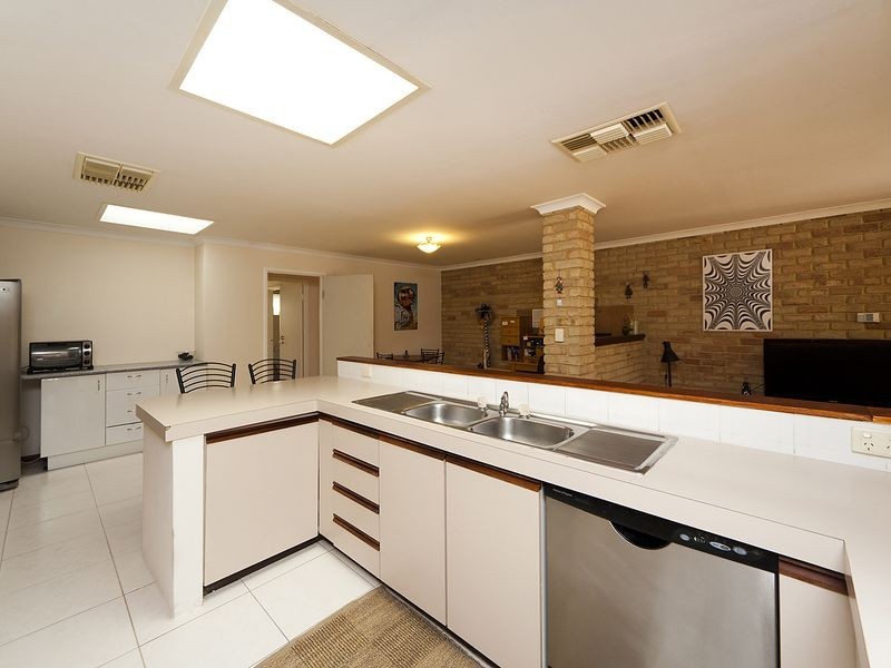 15 Bradley Way, High Wycombe WA 6057