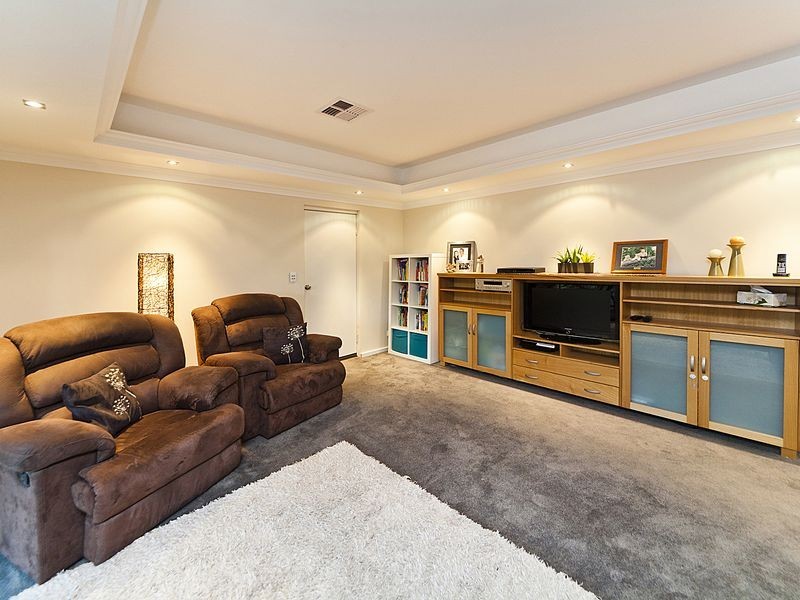 7 Hillside Crescent, Gooseberry Hill WA 6076