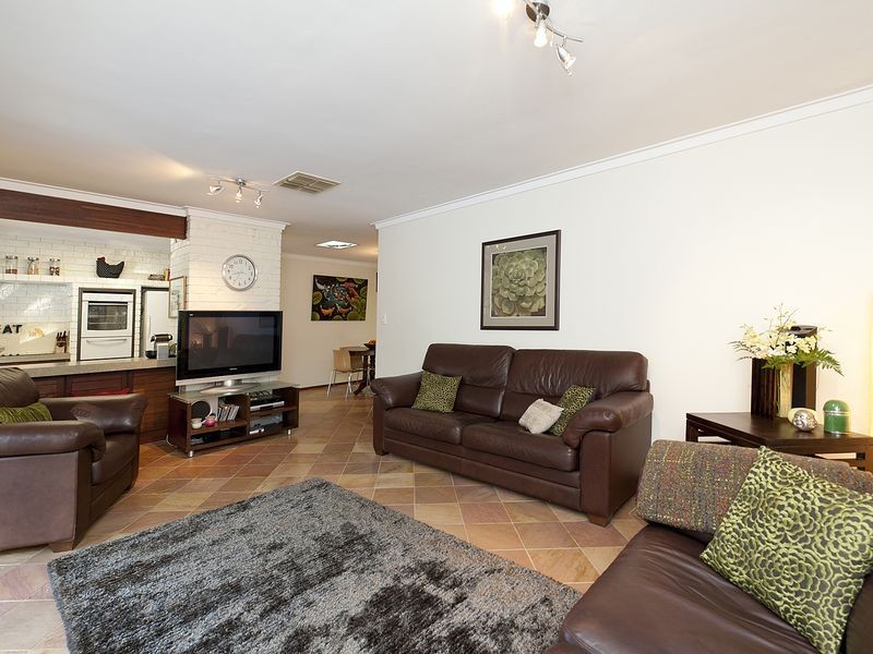 3 Irwin Place, Maida Vale WA 6057