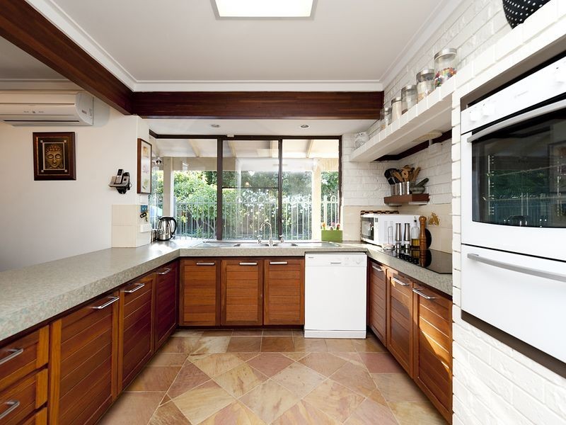 3 Irwin Place, Maida Vale WA 6057