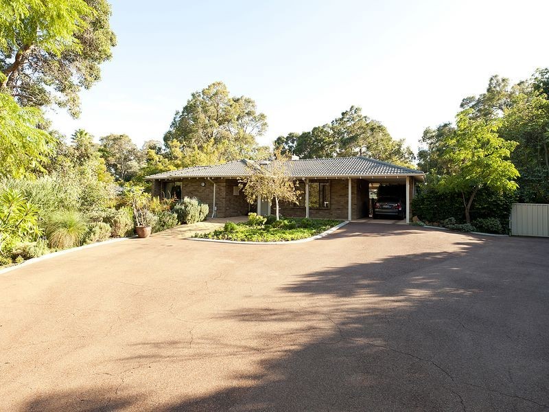 3 Irwin Place, Maida Vale WA 6057