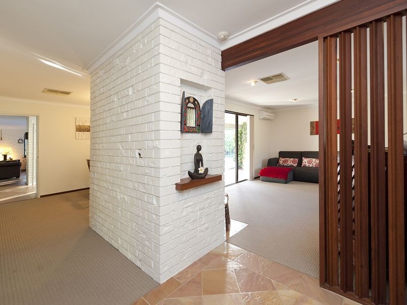 3 Irwin Place, Maida Vale WA 6057