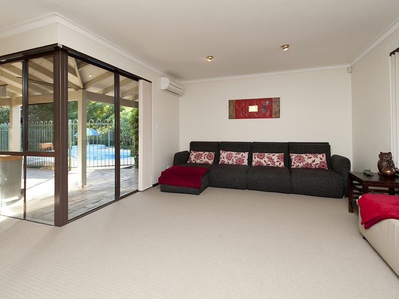 3 Irwin Place, Maida Vale WA 6057