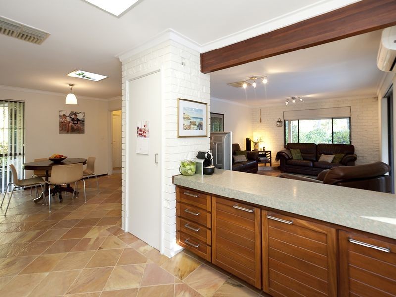 3 Irwin Place, Maida Vale WA 6057