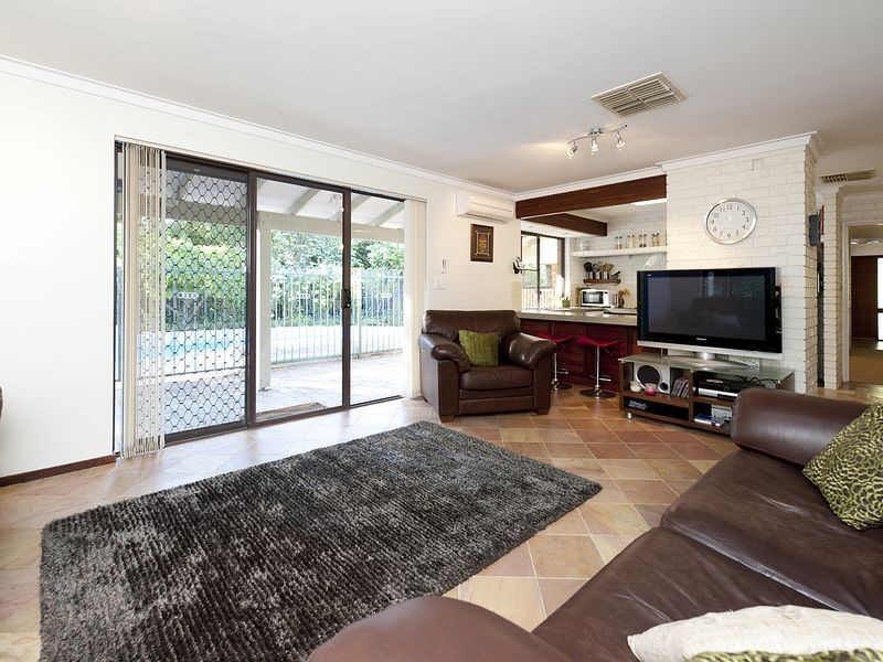 3 Irwin Place, Maida Vale WA 6057