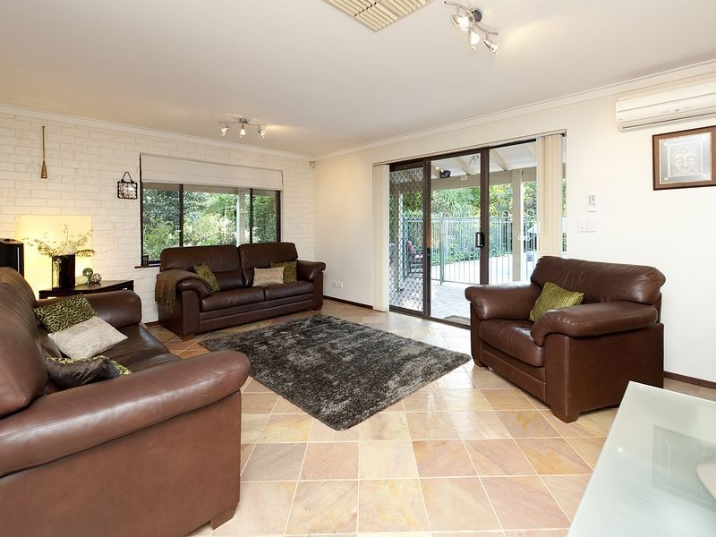 3 Irwin Place, Maida Vale WA 6057