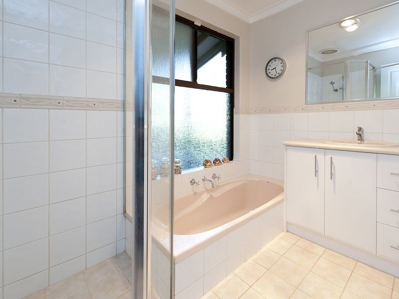 3 Irwin Place, Maida Vale WA 6057