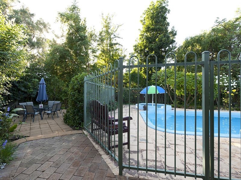 3 Irwin Place, Maida Vale WA 6057