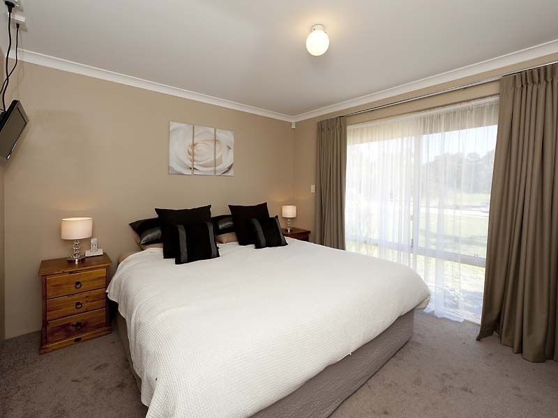27 Russell Road, Maida Vale WA 6057