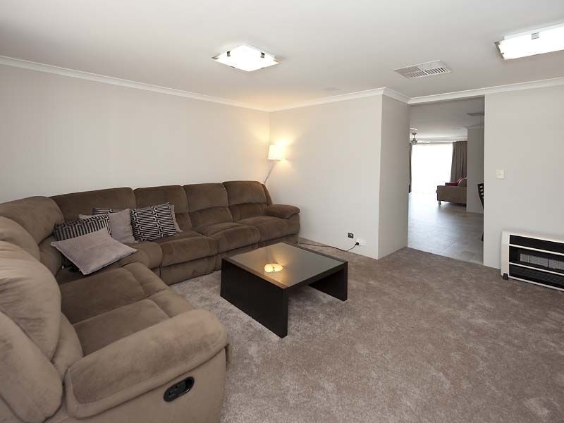 27 Russell Road, Maida Vale WA 6057