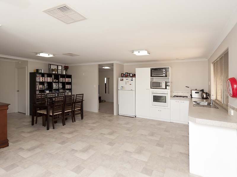 27 Russell Road, Maida Vale WA 6057