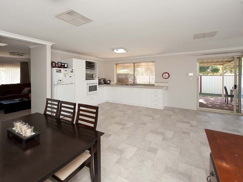 27 Russell Road, Maida Vale WA 6057